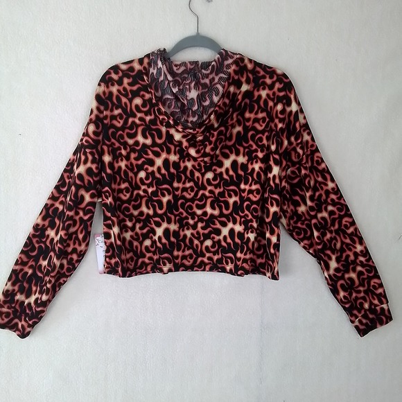 Yummy Soft Plus Size Cropped Hoodie Size 2X in Black Orange Red Flame Design‎ - Picture 2 of 10